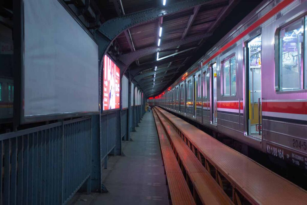 Kereta di Stasiun KRL Rawa Buntu